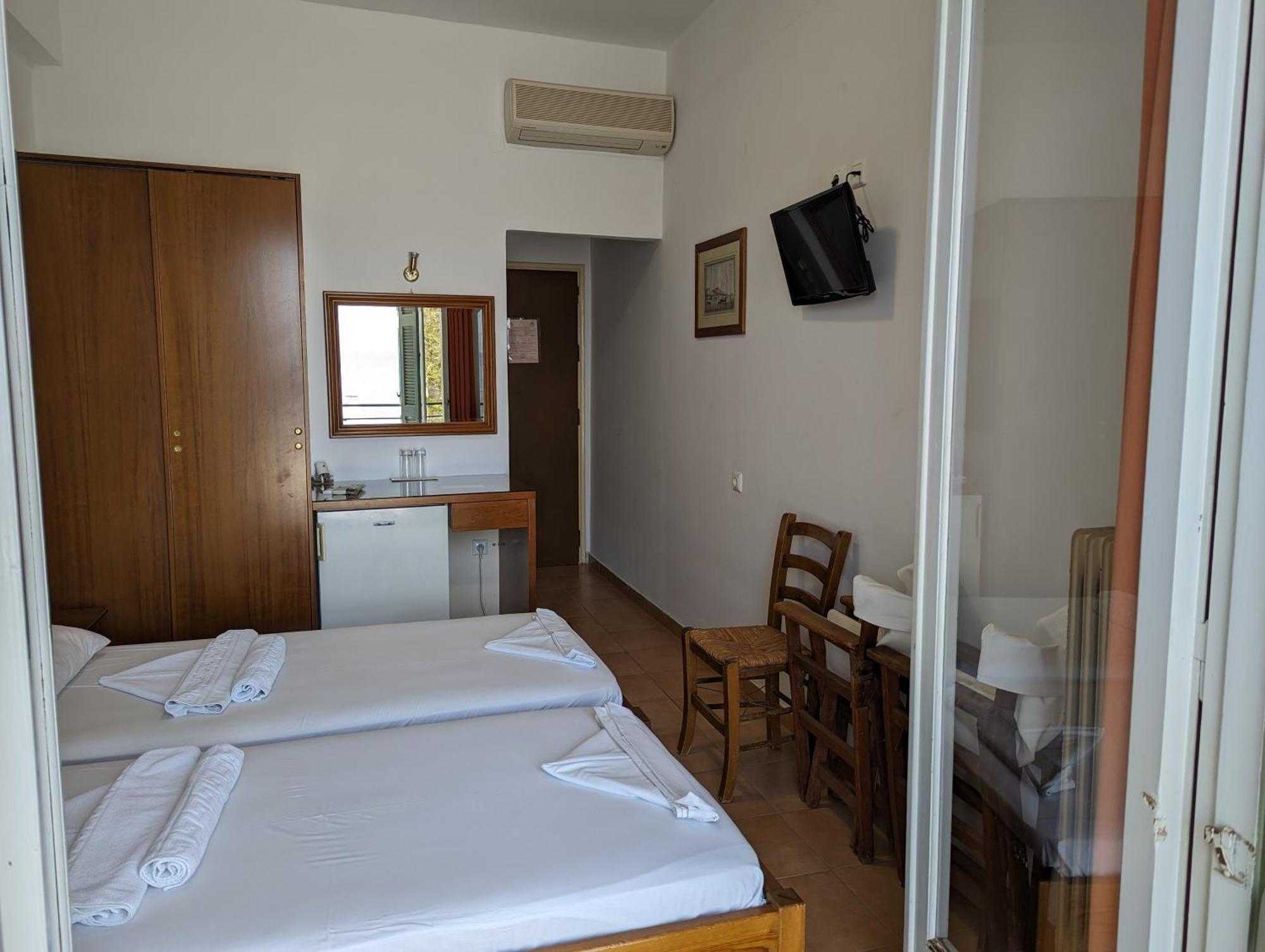 Helen'S Rooms Miloi  Ngoại thất bức ảnh