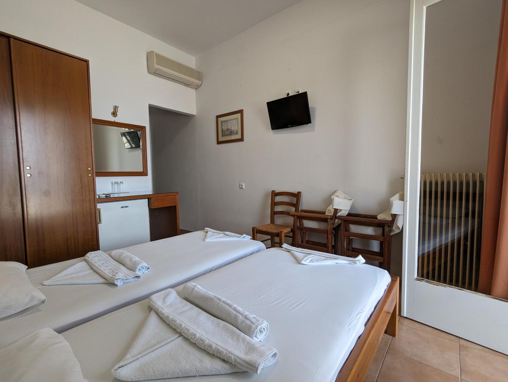 Helen'S Rooms Miloi  Ngoại thất bức ảnh
